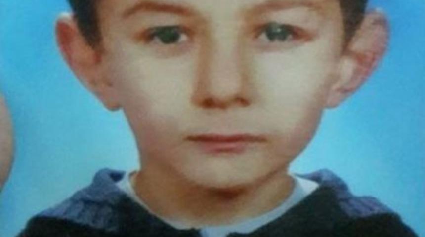 Evinde &Ouml;l&uuml; Bulunan K&uuml;&ccedil;&uuml;k &Ccedil;ocuk Son Yolculuğuna Uğurlandı.