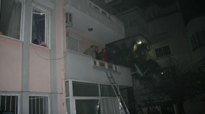 Apartmanda &Ccedil;ıkan Yangın Paniğe Neden Oldu