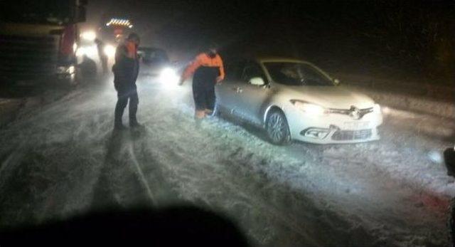 Kar Tekirdağ’da Karayolu Ulaşımını Olumsuz Etkiledi