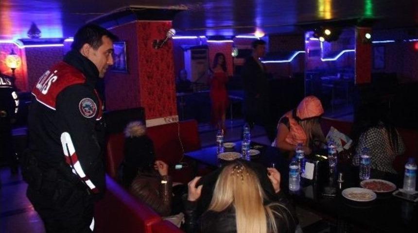 Adana&rsquo;da Yılbaşı &Ouml;ncesi, 300 Polisle Asayiş Uygulaması