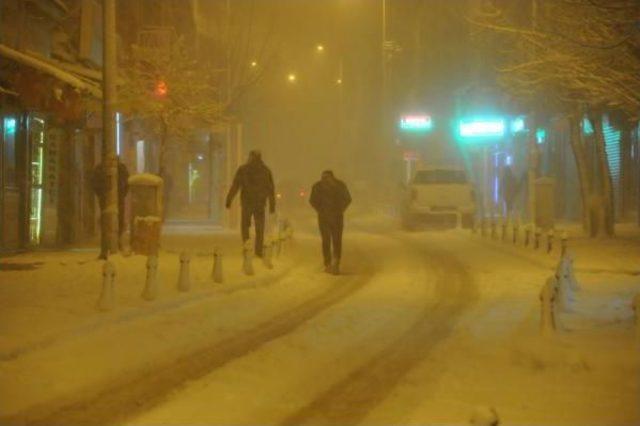 Uzunköprü'de 6 Yıl Sonra Kar Sevinci