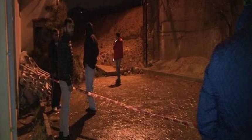 Sultanbeyli'de Istinat Duvarı &Ccedil;&ouml;kt&uuml;