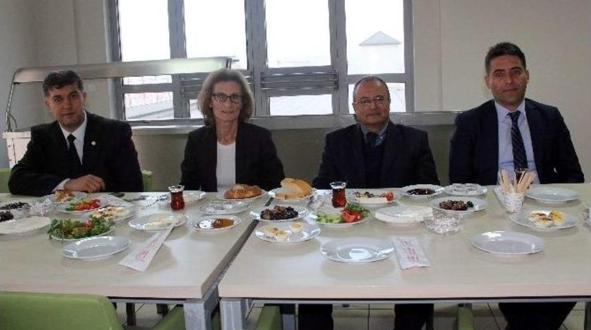 Kamu Hastaneleri Genel Sekreterliği&rsquo;nden Yılsonu Kahvaltısı