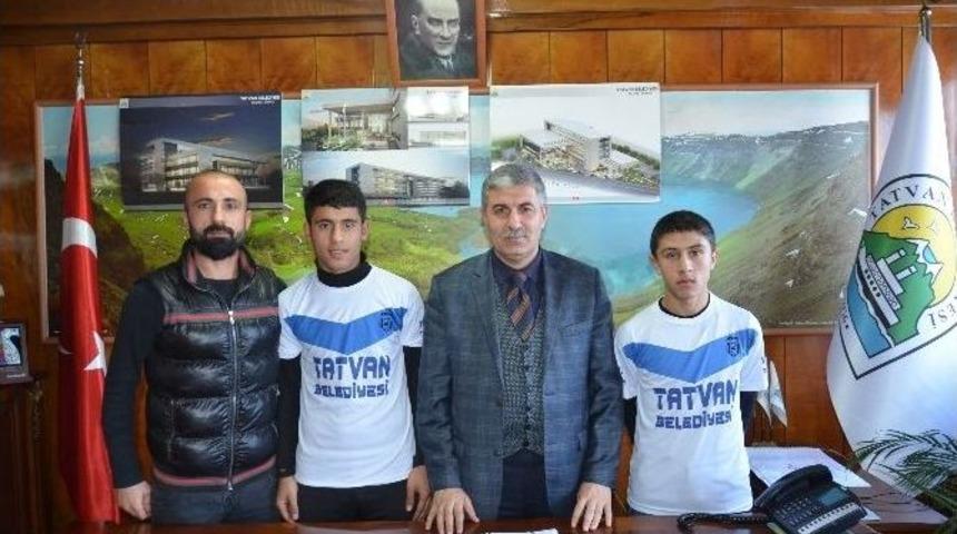 Tatvan&rsquo;dan İki Sporcu Bursaspor&rsquo;un Alt Yapısına Transfer Oldu