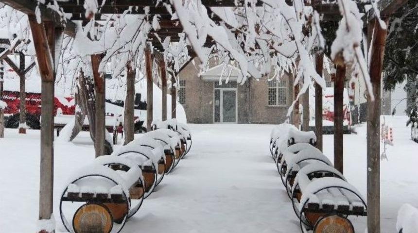 Nevşehir&rsquo;de Kar Etkili Oluyor