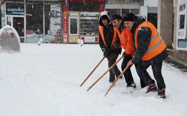 Nevşehir’de Kar Etkili Oluyor