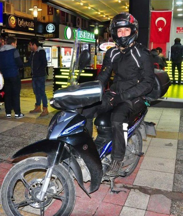 Kadın Motorlu Kurye Şaşırtıyor