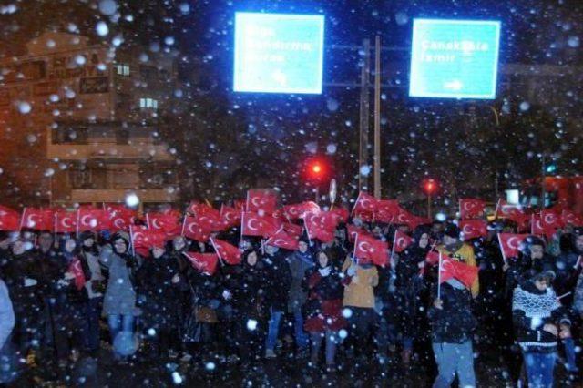 Lapseki'de Kar Yağışı Altında Şehitlere Saygı Yürüyüşü