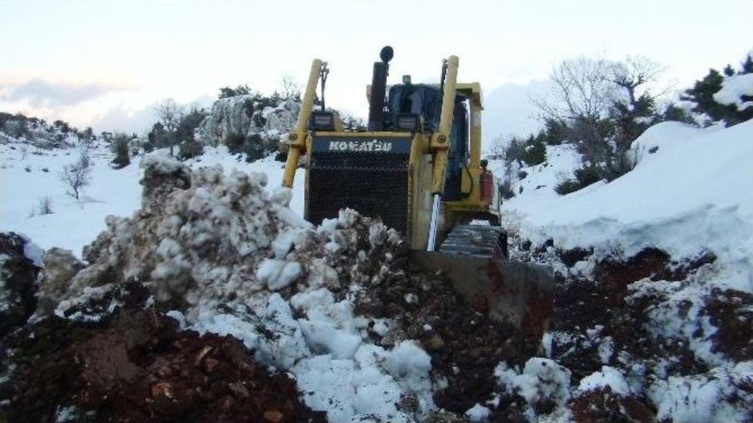 Evlerinde Mahsur Kalan Y&ouml;r&uuml;kleri Ormancılar Kurtardı