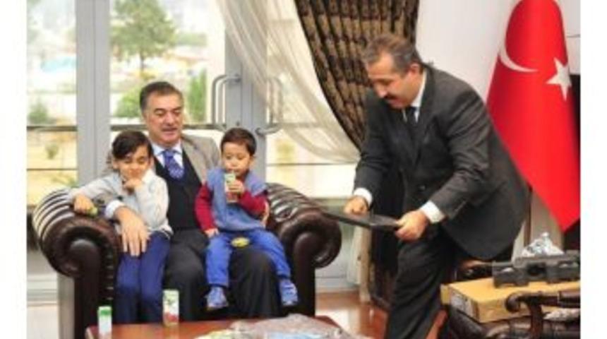 Şehit &Ccedil;ocuklarına Bilgisayar Hediye Edildi