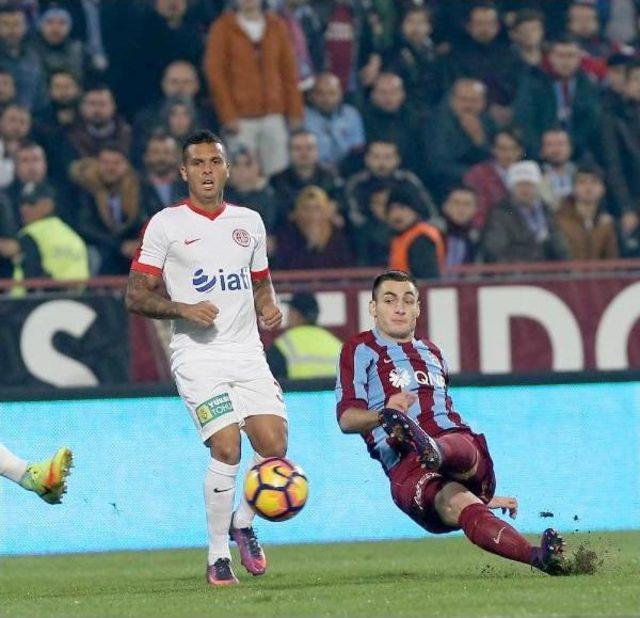 Trabzonspor'da 4 Oyuncuyla Yollar Ayrılabilir