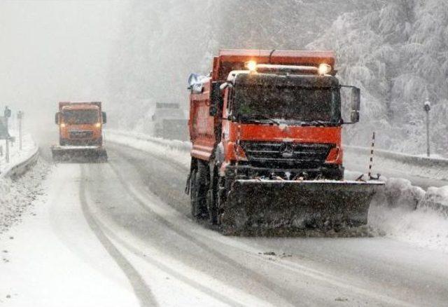 Bolu Dağı'nda Kar Ulaşımı Yavaşlattı