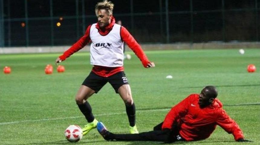 Manisaspor'un Antalya Kampı Başladı