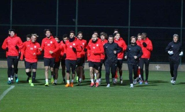 Manisaspor'un Antalya Kampı Başladı