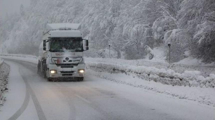 Bolu Dağı Ve Kent Merkezinde Yoğun Kar Yağışı