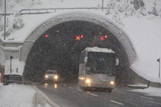 Bolu Dağı Ve Kent Merkezinde Yoğun Kar Yağışı