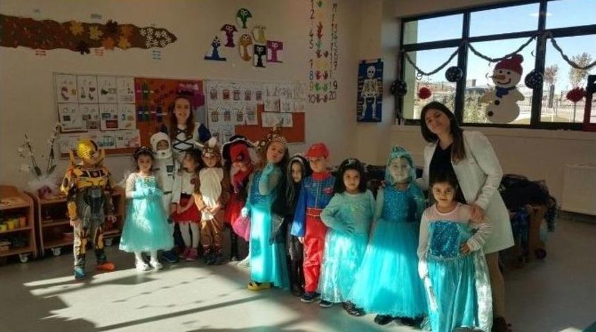 Minik Ted&rsquo;liler Kost&uuml;m Partisinde Eğlendi