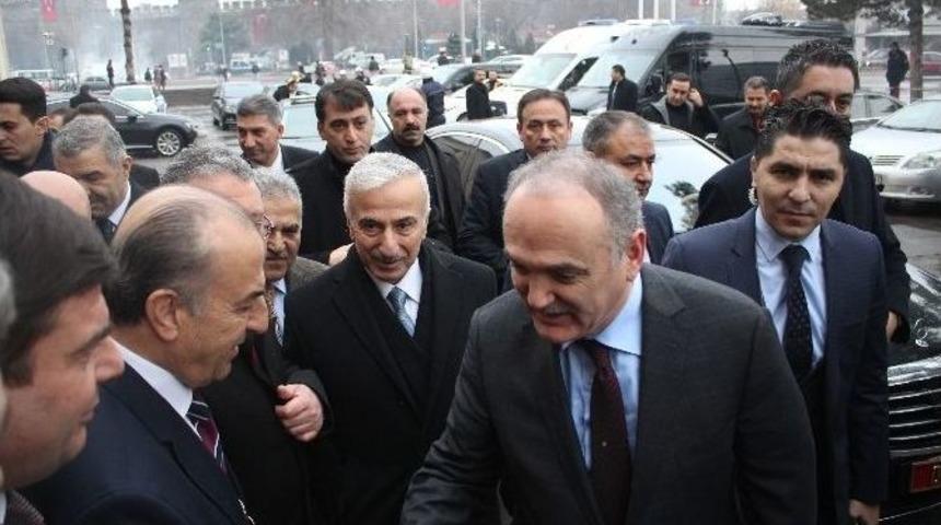 Bakan &Ouml;zl&uuml; Ve &Ouml;zhaseki Kayseri&rsquo;de