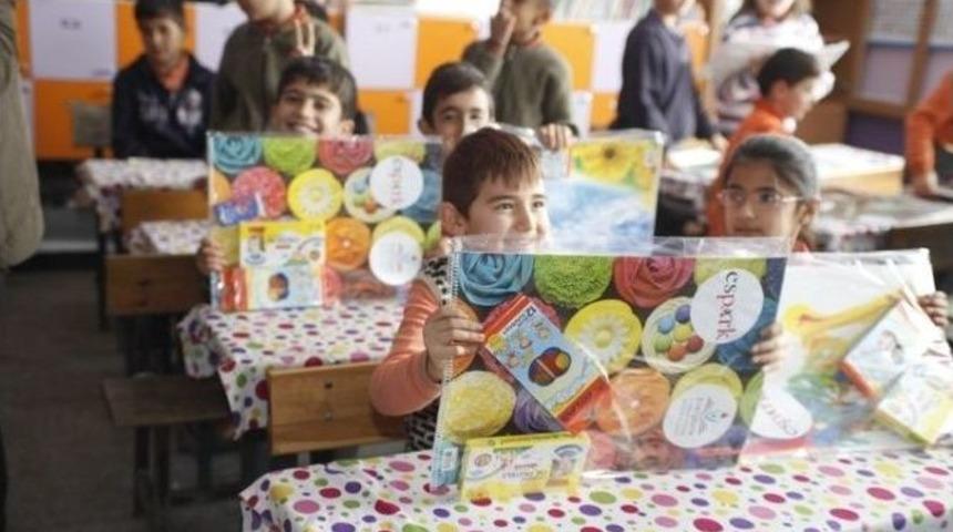 Espark&rsquo;tan K&ouml;y Okullarına Paket Paket Mutluluk