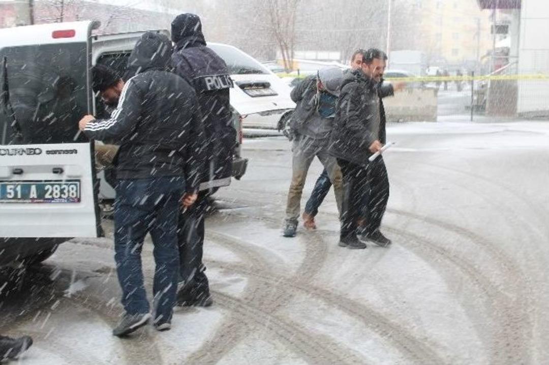 Engelli &Ccedil;ocuklarına Aldığı Koyunları Akrabaları Tarafından &Ccedil;alındı