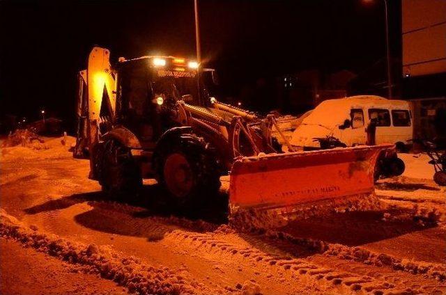 Cumartesi Pazar Alanında Hummalı Kar Temizleme Çalışmaları