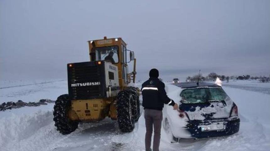 Tekirdağ&rsquo;Da 77 K&ouml;y Yolu Kardan Kapandı