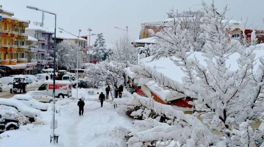 Yenice&rsquo;de Kar 1 Metreye Ulaştı