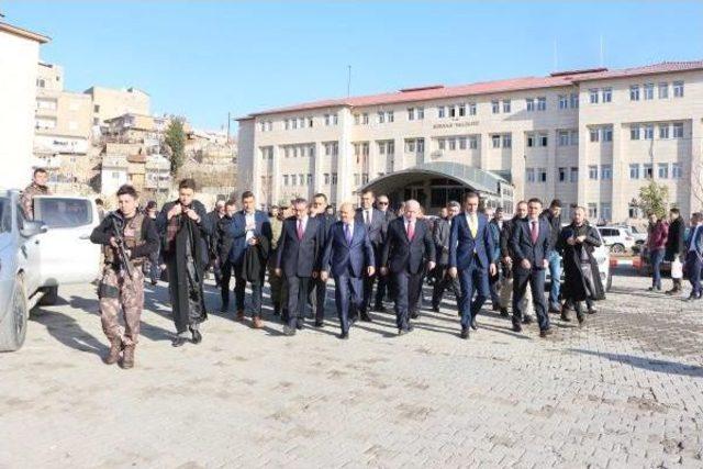 Şırnak'ta Geceyi Askerlerle Geçiren Bakan Işık; Terör Örgütünün Beli Kırıldı