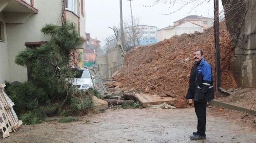 İstinat Duvarı &Ccedil;&ouml;kt&uuml;, Vatandaş Tedirgin Oldu