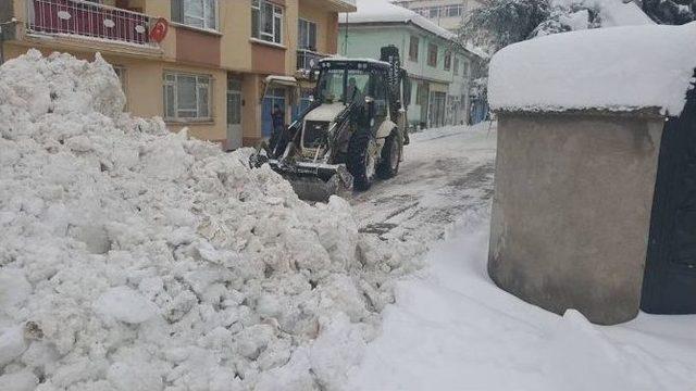 Pazaryeri’nde Kar 80 Santimetreye Ulaştı