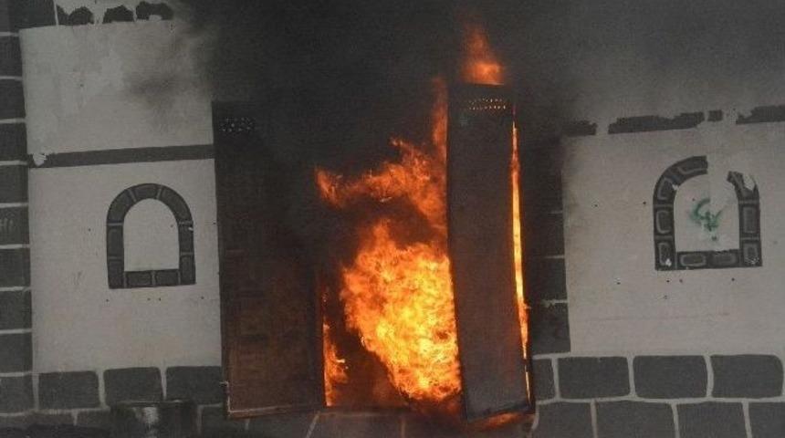 Elektrik Trafosu Bomba Gibi Patladı