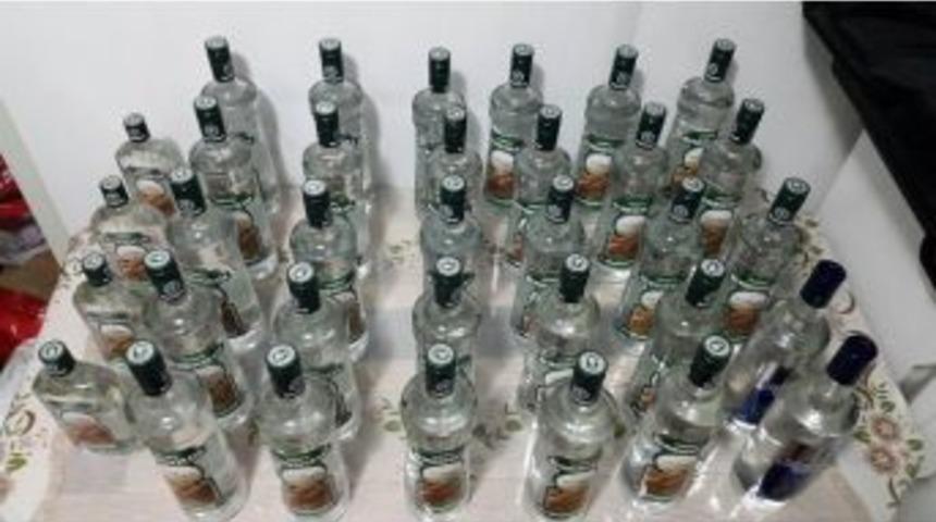 Yılbaşı &Ouml;ncesi 34 Şişe Ka&ccedil;ak İ&ccedil;kiyle Yakalandı