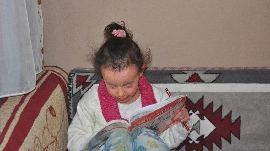 K&uuml;&ccedil;&uuml;k Aslı Tedavi İ&ccedil;in Yardım Bekliyor