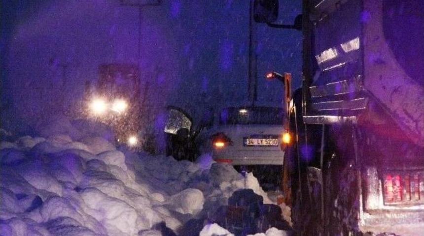 (&ouml;zel Haber) 2 Metreye Ulaşan Karda, Komandoların &Ccedil;alışmaları Nefes Kesiyor
