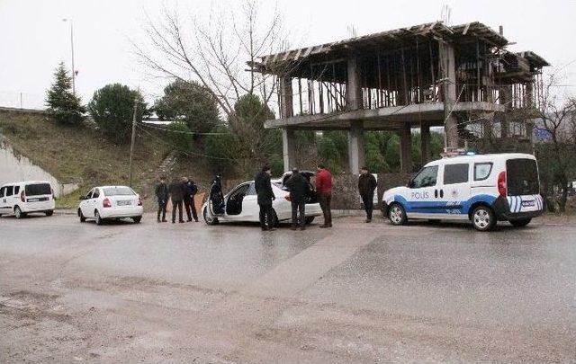 Arama Listesindeki Otomobil Polis Ekiplerini Alarma Geçirdi