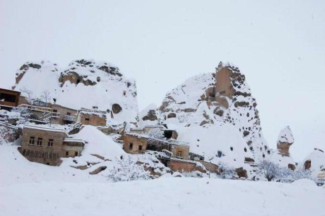 Kapadokya Beyaza Büründü