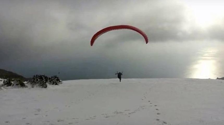 Karlı Havada Paraş&uuml;t Keyfi