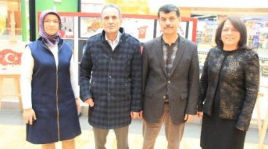 Ortaokul &Ouml;ğrencileri &Ccedil;izdikleri Resimleri Sergiledi