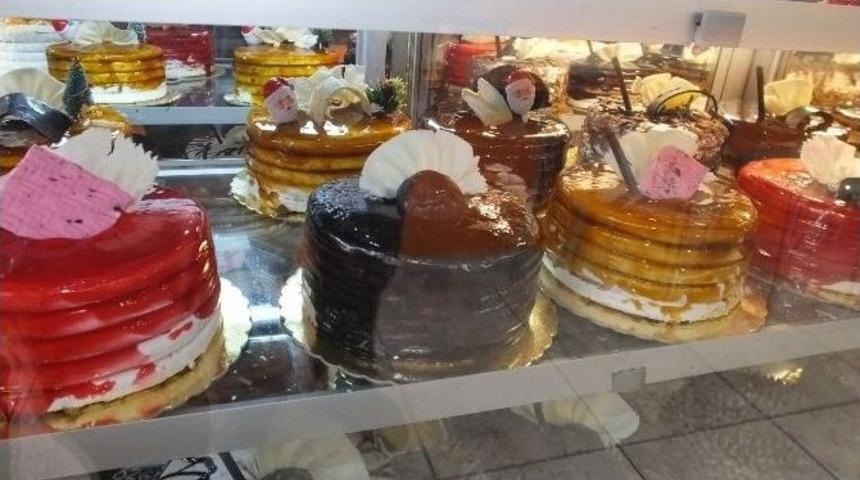 Yılbaşı Pastasında Altın S&uuml;rprizi