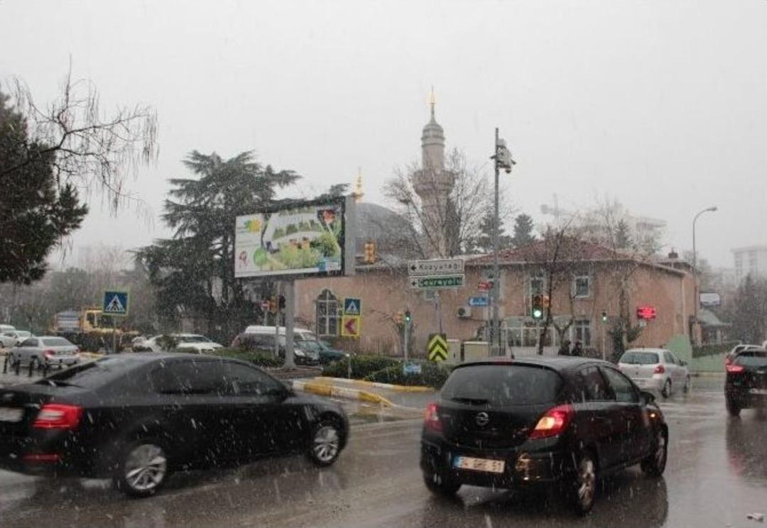 &Ccedil;amlıca Tepesi Beyaza B&uuml;r&uuml;nd&uuml;