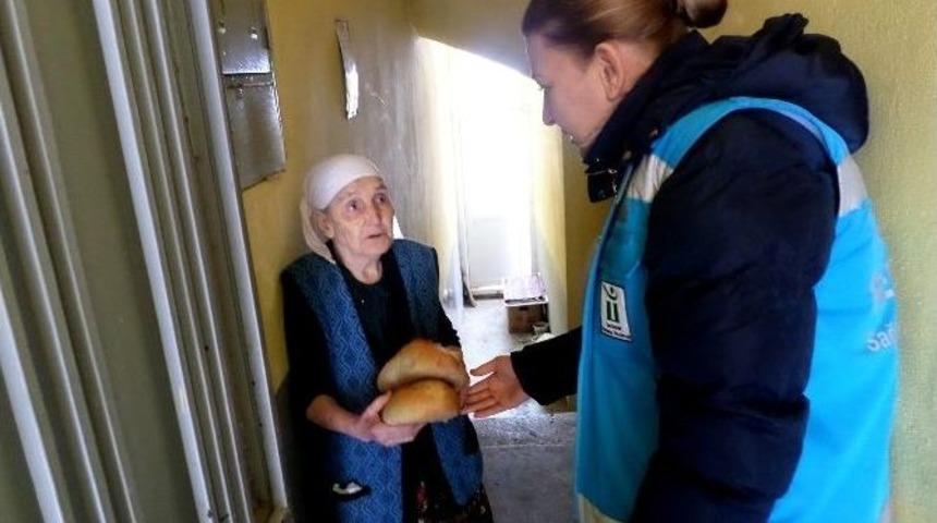 Hizmetin G&uuml;l&uuml;mseyen Y&uuml;z&uuml; Tebev