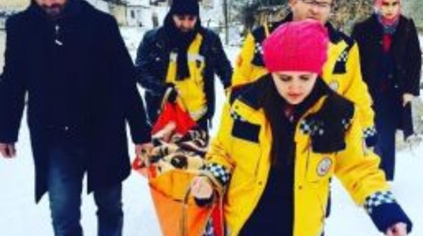 Kar Yağışı Nedeniyle Bakımı Yapılamayan Yatalak Hasta İ&ccedil;in Seferber Oldular