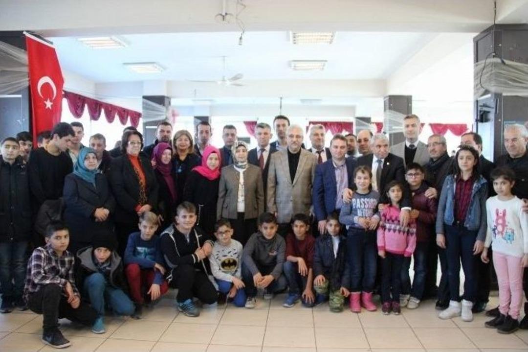 &Ccedil;ocuk Evlerinde Kalan &Ccedil;ocuklara Yeni Yıl Programı