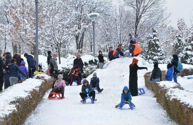 Başkent’te Çocuklara Ücretsiz Kızak Hizmeti