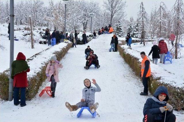 Başkent’te Çocuklara Ücretsiz Kızak Hizmeti