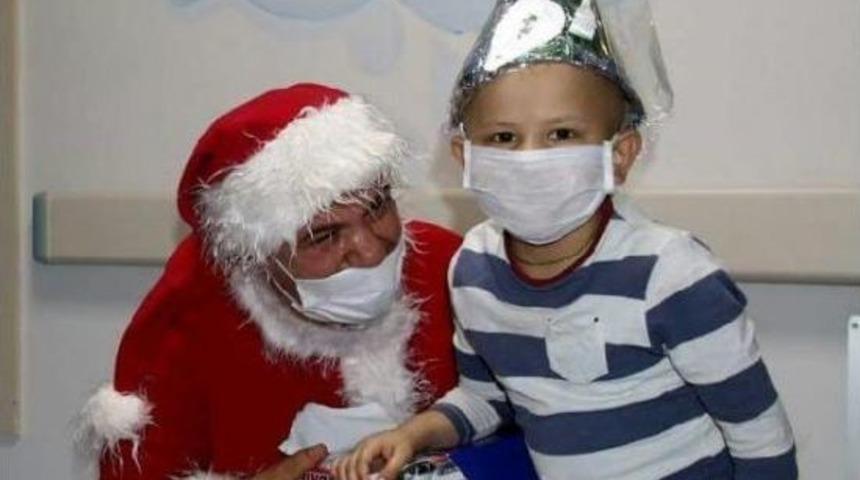 Kanser Hastası &Ccedil;ocuklara Yılbaşı Eğlencesi