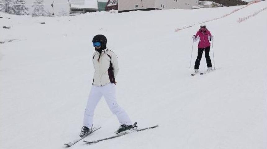 Kartalkaya Yolunda Kalan Ara&ccedil;ları K&ouml;yl&uuml;ler Kurtarıyor