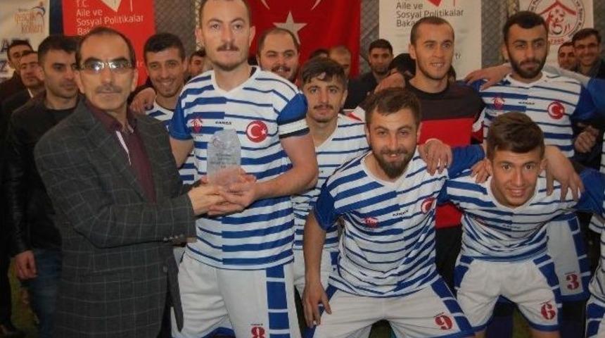 Bitlis&rsquo;te &lsquo;15 Temmuz Şehitleri Halı Saha Futbol Turnuvası&rsquo; Sona Erdi