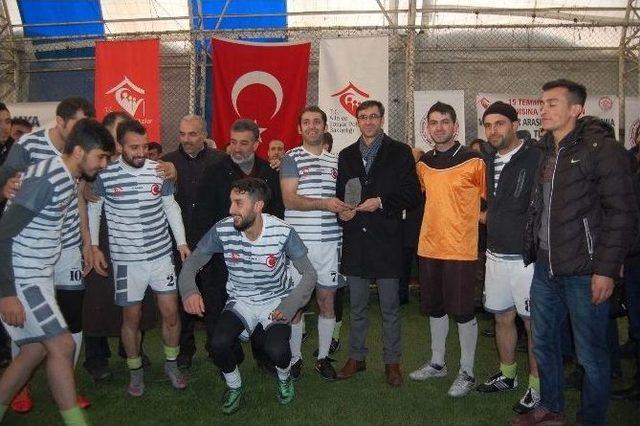 Bitlis’te ‘15 Temmuz Şehitleri Halı Saha Futbol Turnuvası’ Sona Erdi