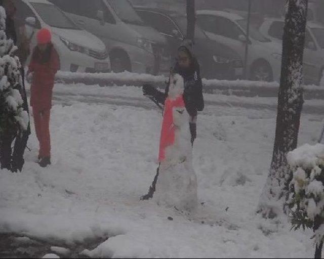 Çamlıca Tepesi'nde Kar Keyfi